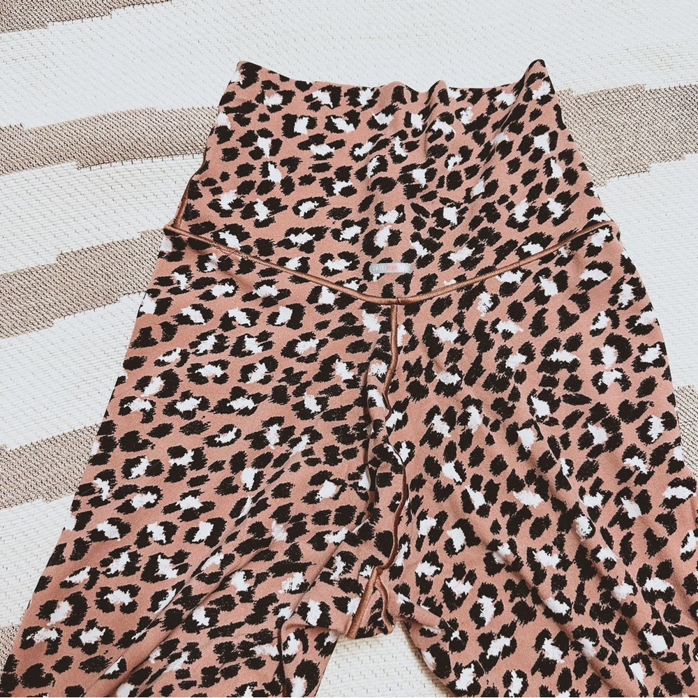 Aerie leopard v cross front legging XS play style - Picture 7 of 8